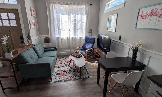 Mississippi District House | The Cherry Blossom - 3BD 2.5 BA House near Mississippi Ave and Legacy Emmanuel