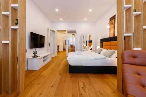 Old City Apartment | The Chic One, Unirii Square View