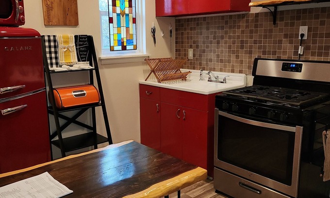 Memphis Apartment | The Claiborne Suite