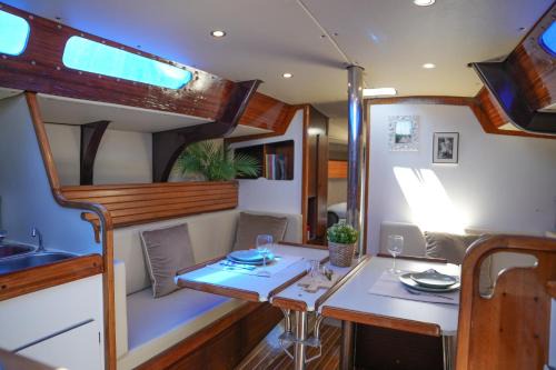 Lisbon Boat Rental | The Classic Sailboat Retreat