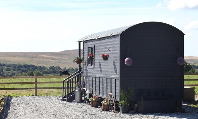 Lydford House | The Cloves Farm Shepherd’s Hut