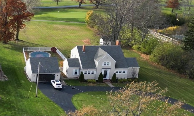 Athol Springs House | The Club House