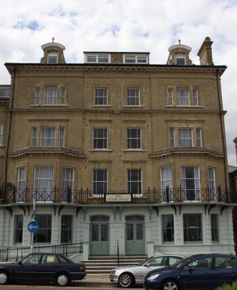 Lowestoft Bed & Breakfast | The Clyffe Hotel