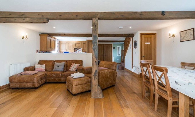 Pevensey Other | The Coach House - Farmhouse with Private Reservoir & Lake - Sleeps 4