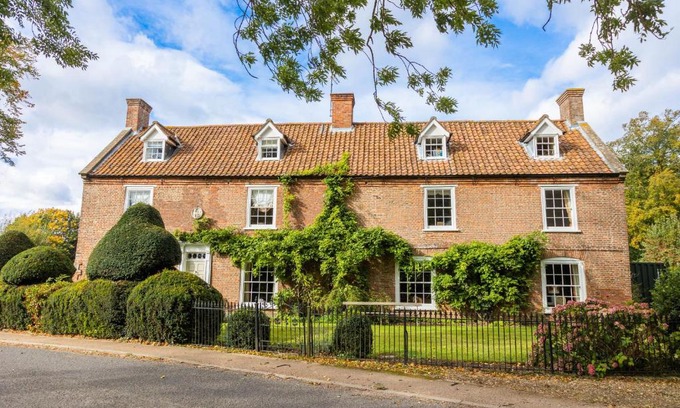Frampton Apartment | The Coach House