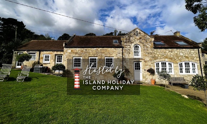 Seaview House | The Coach House (Pet Friendly - charges apply)