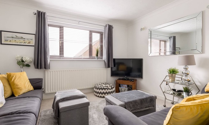 Christchurch House | The Coast House - a house that sleeps 6 guests in 3 bedrooms