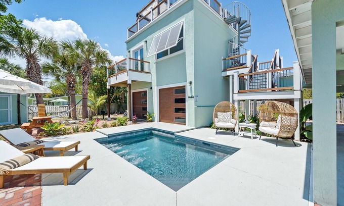 Sunset Cove Apartment | The Cocoa Boho Rooftop Retreat - 2 min walk to the beach!
