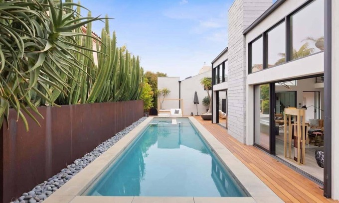 Eastern Malibu House | The Colony Reserve by Stay Awhile Villas