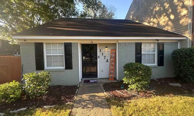 Clinton House | The Comic House