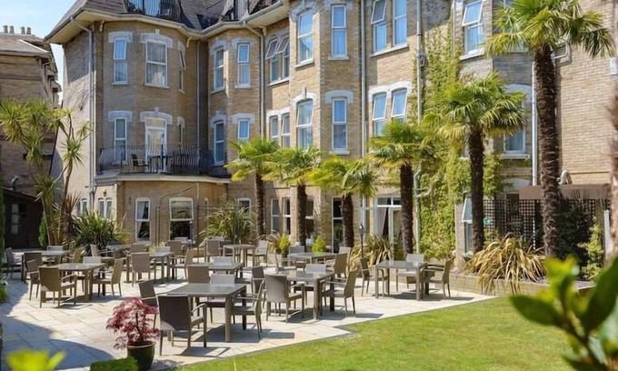 Bournemouth City Centre Hotel | The Connaught Lodge
