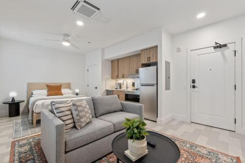 Main - Military Plaza Apartment | The Continental, powered by Placemakr - Downtown - Market Square