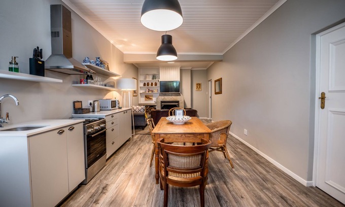 Franschhoek Apartment | The Corner House L'A-nnexe