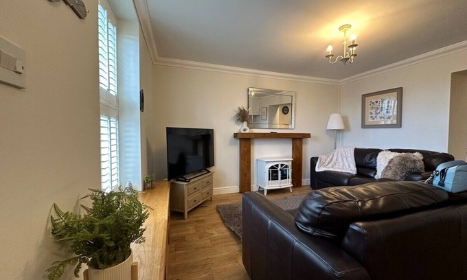 Llantrisant House | The Cosy Cottage Retreat! Long Stay Discounts