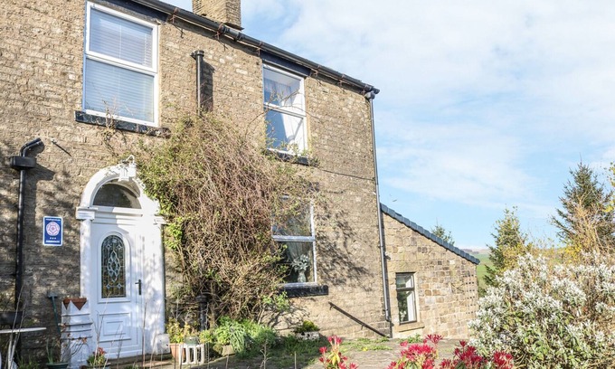 High Peak Cottage | THE COTTAGE AT MOSELEY HOUSE FARM, pet friendly in Chinley