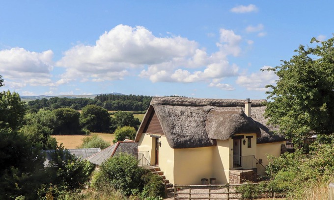 East Portlemouth Cottage | THE COTTAGE, pet friendly, with pool in Sampford Courtenay