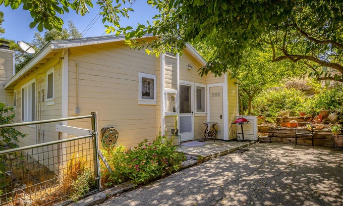 Paso Robles Cottage | The Cottage Guest House | Cottage in Paso Robles near wineries