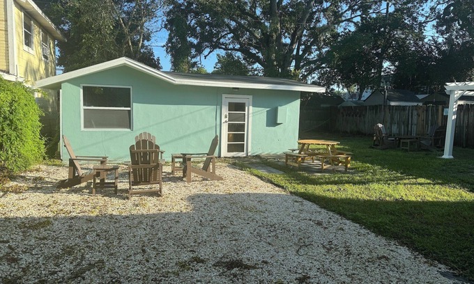 Clearwater Apartment | The Cottage in Clearwater - 30 Day Minimum Stay