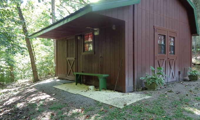 Deersville Cottage | The Cottage in the Woods, near Deersville and Tappan and Clendening Lakes