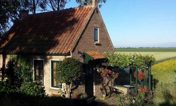 Zonnemaire Cottage | The Cottage is a detached holiday house at the foot of a dike with panorama view