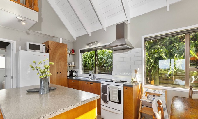 Snells Beach Cottage | The Cottage - Snells Beach Holiday Home