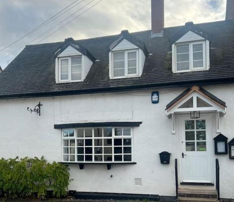 Chaddesley Corbett Apartment | The Cottage, with Superking bed & private patio