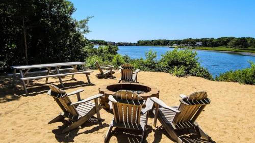 West Yarmouth Hotel | The Cove at Yarmouth