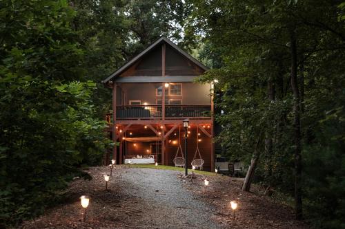 Lake Lure House | The Cove Retreat- Hot Tub/Screened Porch/Game Room