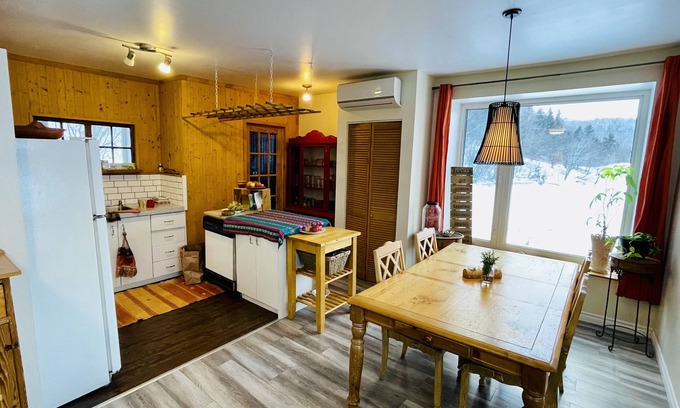 L'Anse-Saint-Jean Apartment | The cozy fjord view spot for families