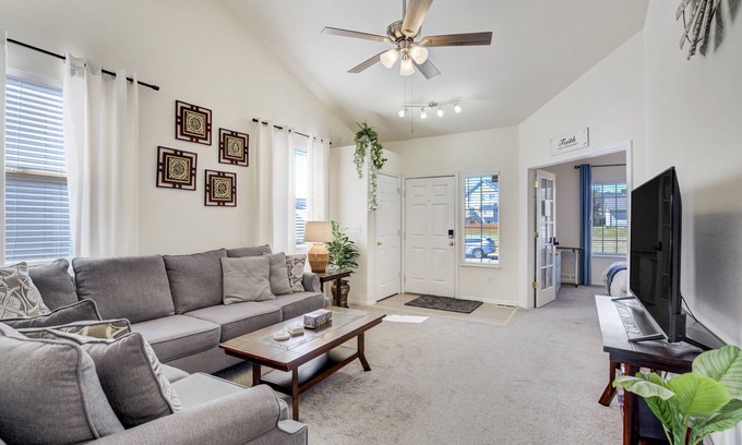 Fountain House | The Cozy Oak | Main Level Comforts