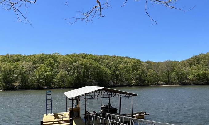 Sunrise Beach Cabin | The Creek Cove Cabin at LOTO