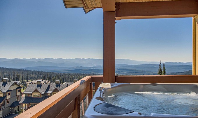 Big White Ski Resort House | The Crescent by Okanagan Premier