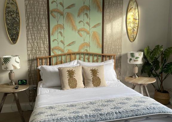 Sherborne Hotel | The Cross Keys Sherborne