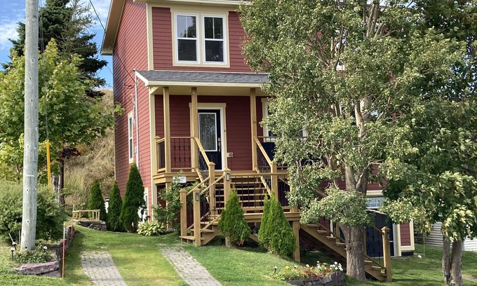 Trinity House | The Crows Nest - Top Guest Rated Luxury Vacation Home in the Heart of Trinity!