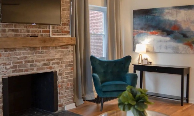 Grandview Heights House | The Dakota (B)- King Bed- Hot Tub- Near OSU