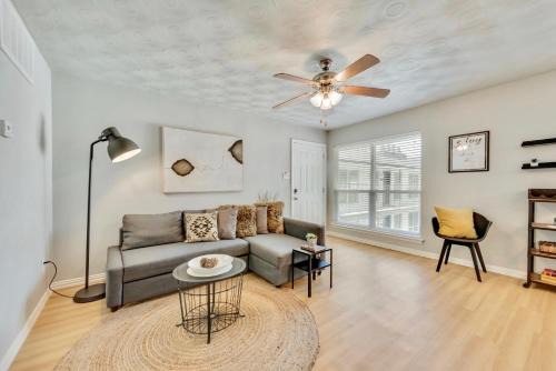 Old East Dallas Apartment | The Dallas Vibe and Free Arboretum Tickets
