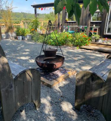 Westbrook Court House | The Deckhouse, cabin with big deck nr Hay-on-Wye