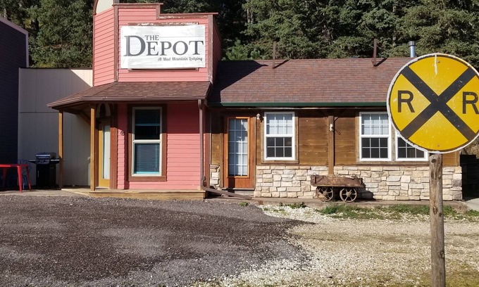 Deadwood Apartment | The Depot at Mad Peak Lodging, sleeps up to four