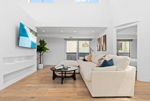 Wilshire Montana Apartment | The Diamond Dune - Upscale 3 Level 4BR Terrace Santa Monica