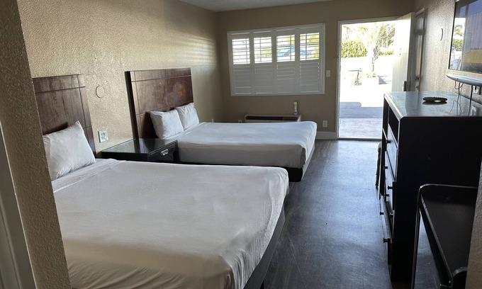 Southwest Anaheim Hotel | The Dixie Orange County