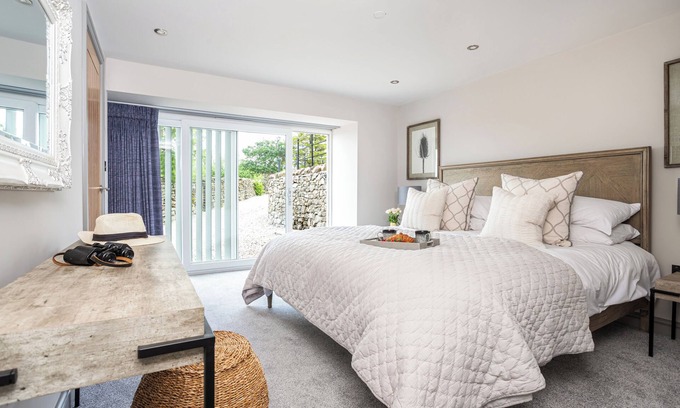 Kirkby Lonsdale Cottage | The Dog House -with hot tub and stunning far reaching views