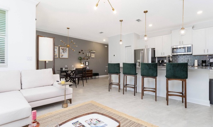 Kissimmee House | The Dream Home — Amazing 4BR | Pool, Hot tub and Resort