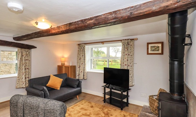 Wing Cottage | THE DUCK HOUSE, pet friendly, with open fire in Brampton, Cumbria