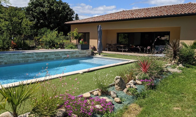 Ucel House | The Dugradus bee house