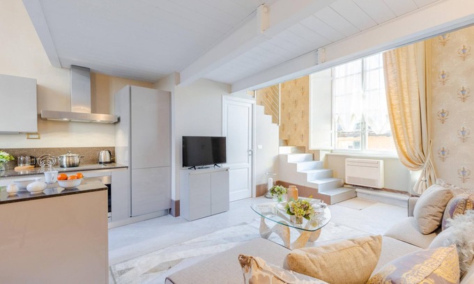 Lucca Historical Center Apartment | The Duke s Room in Lucca