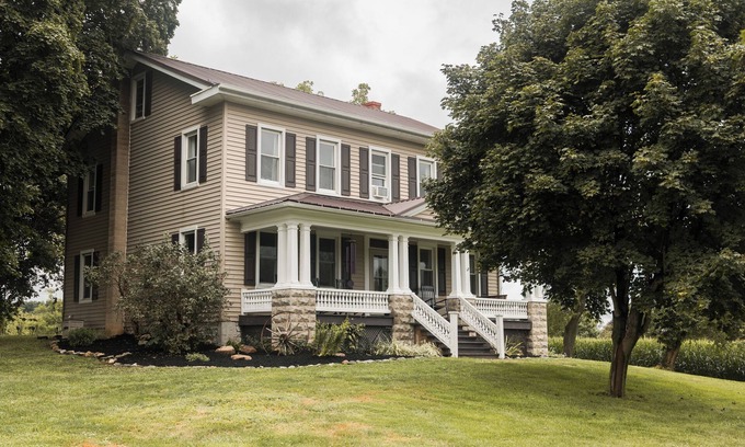 Vicksburg Other | The Dwelling House - Cozy Farmhouse with hot tub