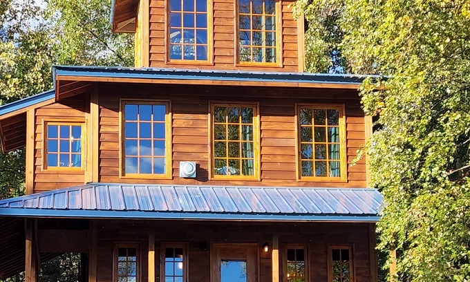 Palmer Cabin | The Eagle's Nest Treehouse Cabin
