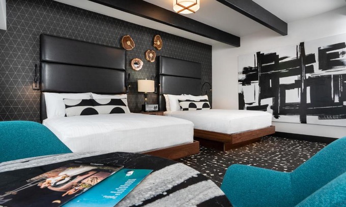 Charlevoix Hotel | The Earl in Charlevoix