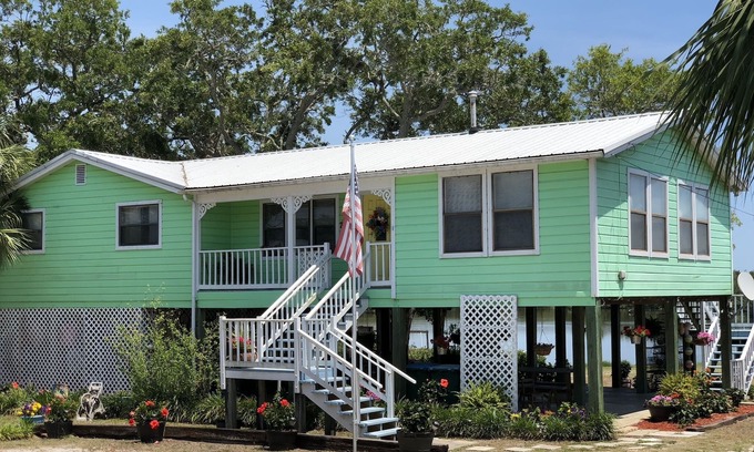 Cedar Key House | The Edgewater ~ New Dock ~ Spectacular Sunrises ~ Lots of Wildlife ~ Waterfrontn