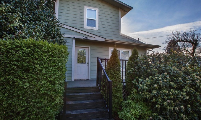 The Bowl of Edmonds House | The Edmonds Guest House Family Friendly